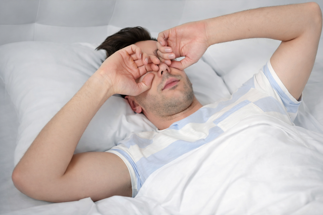 Poziția în care dormi poate influența sănătatea ochilor?