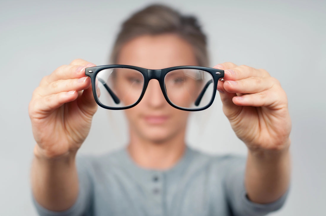 Beneficiile cumpărării online a ochelarilor de vedere